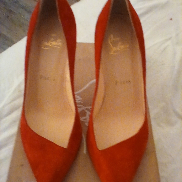 Christian Louboutin - Picture 5 of 8